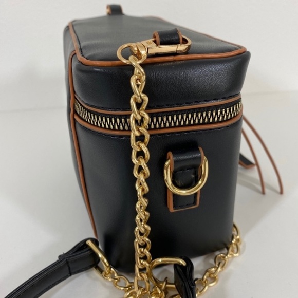 Camera Bag-style crossbody - Picture 6 of 10
